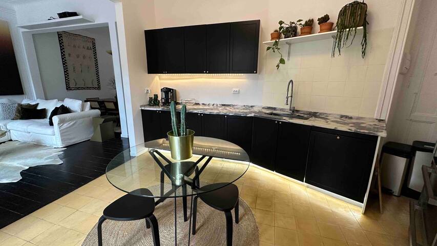 Grand Apartment, Full of Chic Flair in Hip Anjos gallery image 4