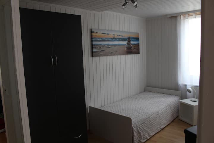 غرفة النوم رقم 2 لشخص بالغ واحد كحد أقصى أو طفلين/غرفة نوم رقم. 2 لشخص بالغ واحد أو طفلين كحد أقصى