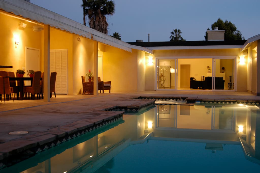 Pool, jacuzzi and barbecue area