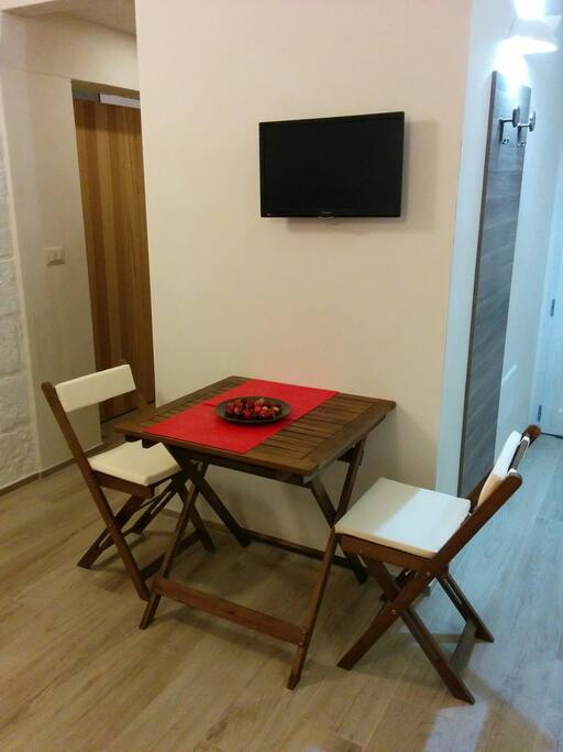 Angolo colazione e Tv led