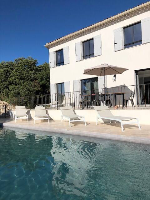 Venasque - Family home with a view