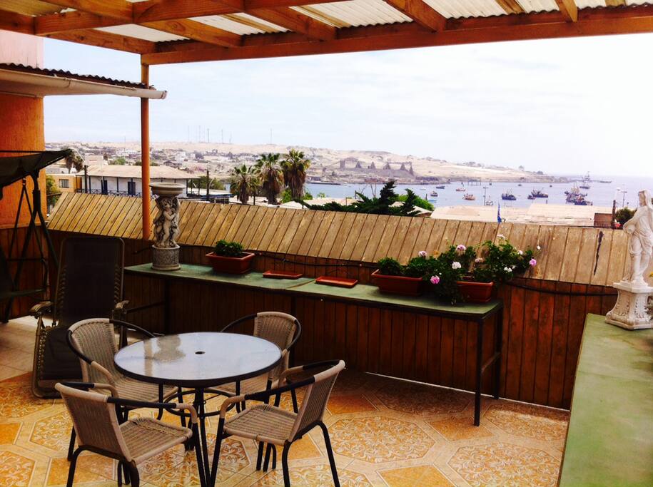 Terraza tercer piso con vista al mar.