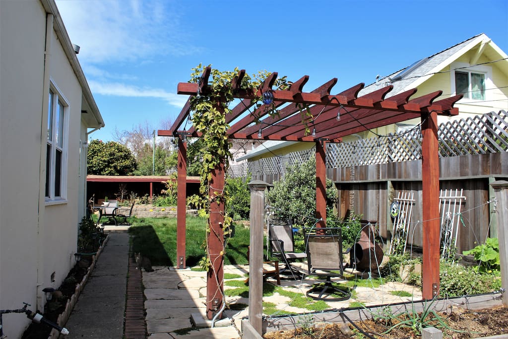 Walkway to backyard cottage