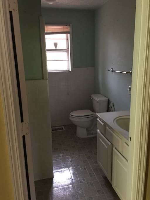 Full Shared Bathroom
