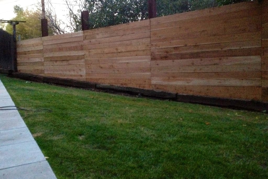 Backyard fence - horizontal modern.