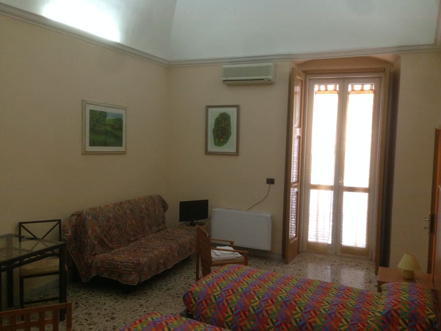 Camera 1 con balcone, tv, aria condizionata, frigo