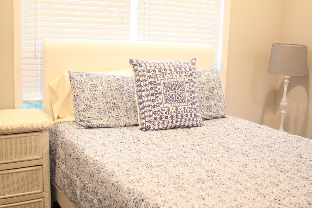 Spavaća soba br. 2 tematske je boje i ima bračni krevet (160x200)