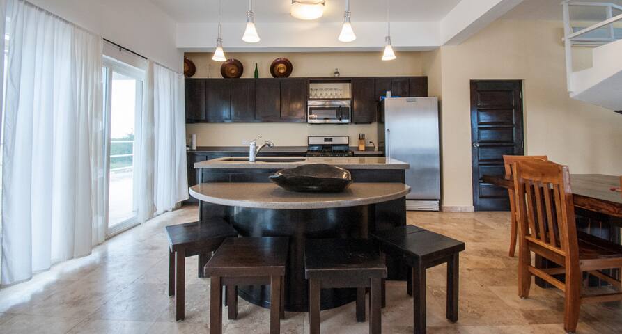 Waterfront 6 BR Villa w/ Private Plunge Pool gallery image 4