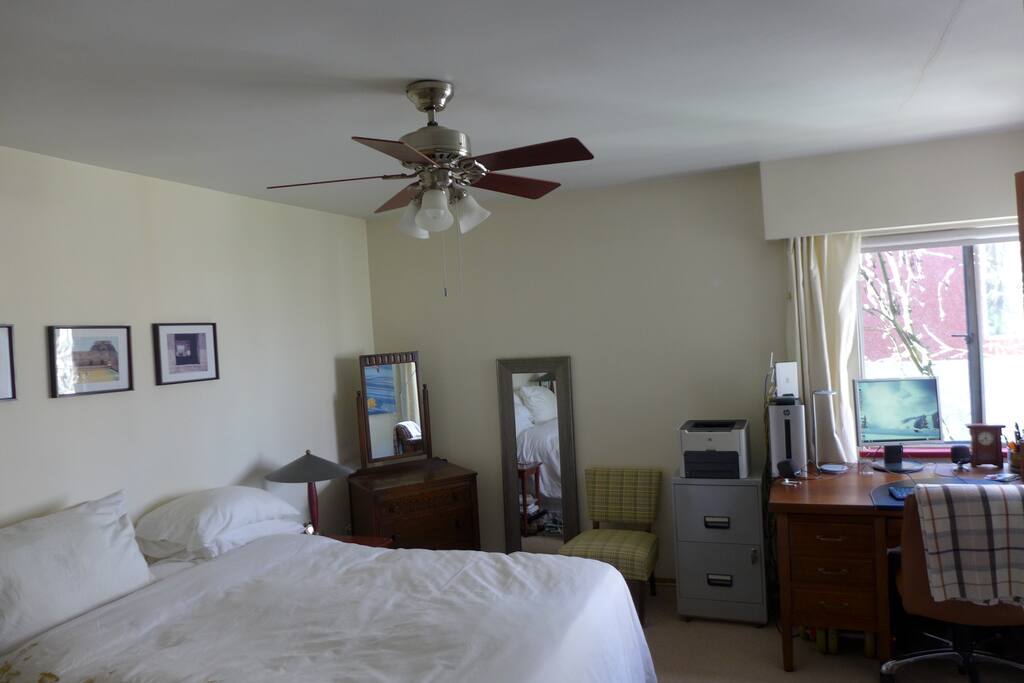 spacious bedroom with a firm queen size mattress