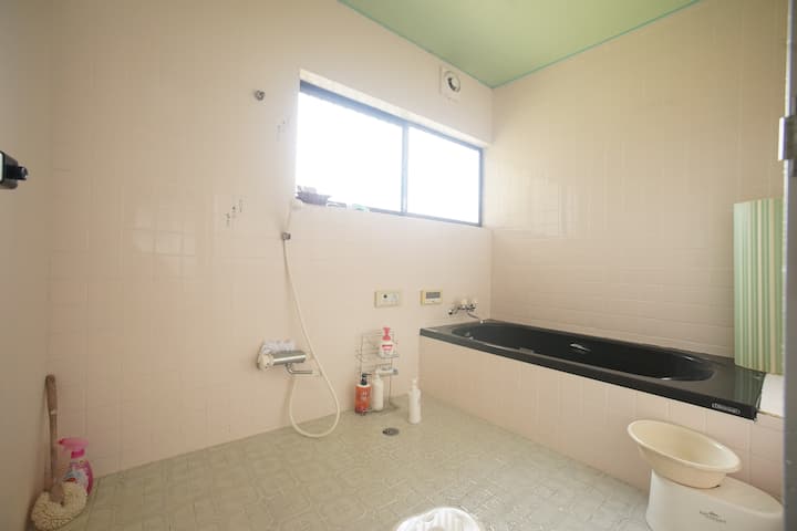 広いお風呂はジェットバスと泡風呂が楽しめます!!