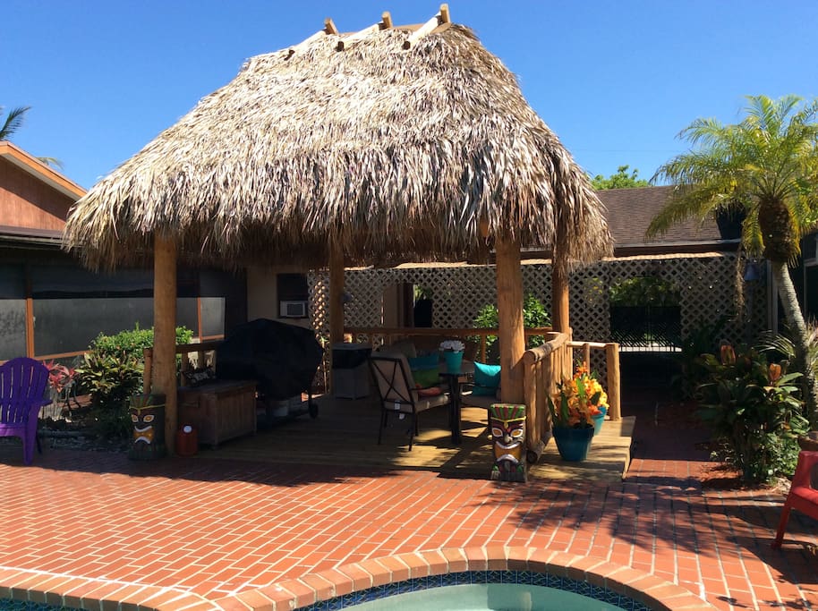Lots of tropical atmosphere.