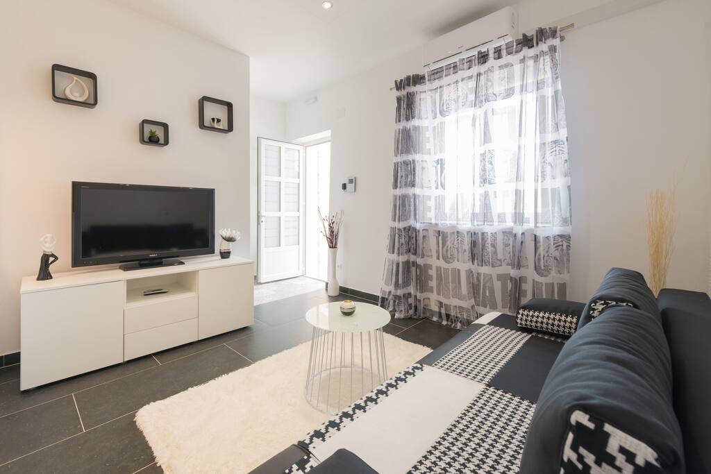 Living room with sofa bed, flat screen TV, wi-fi and Aircondition