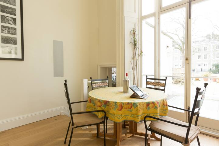 Luxury Chelsea apartment with large terrace gallery image 3