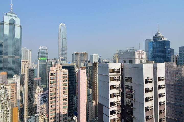 Midlevels apt with an amazing view