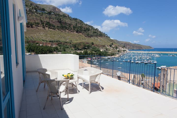 La Terrazza sul Porto - Appartamento SIRIO - case in affitto a Castellammare  del Golfo, Sicilia, Italia - Airbnb