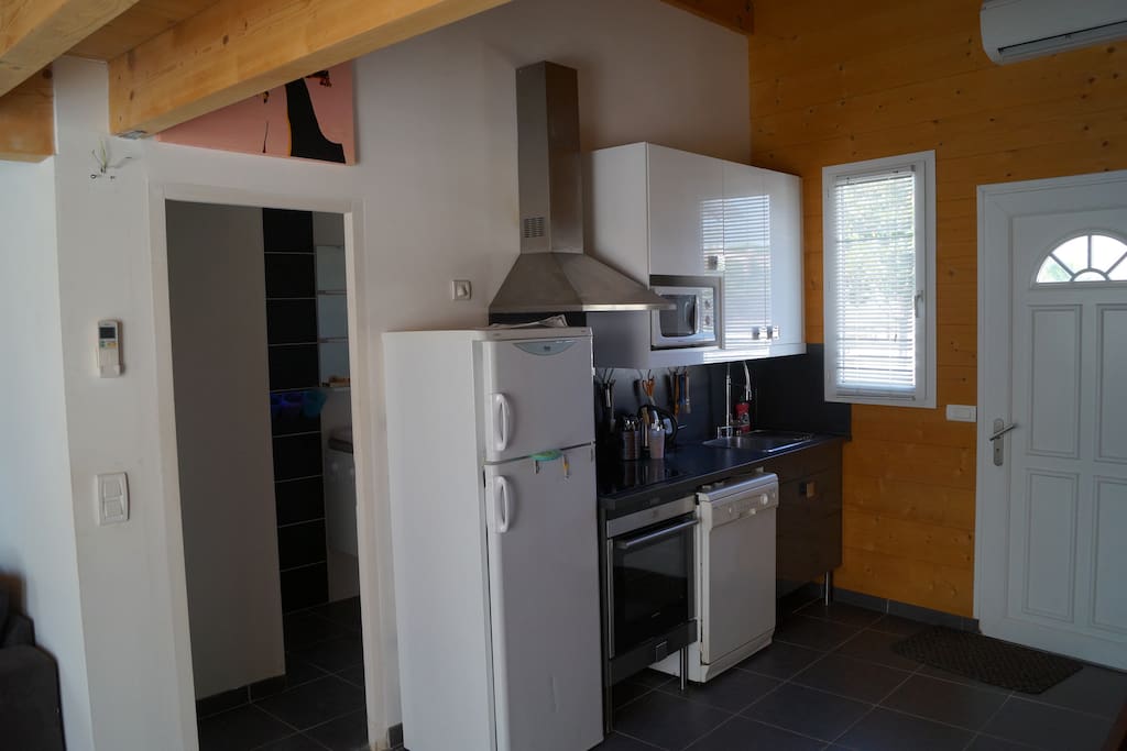 Coin cuisine /porte d'entrée