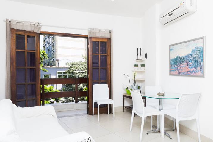 Apartamento luminoso no Leblon