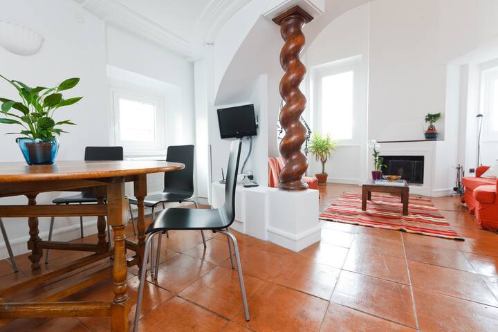 The Historic Nobleman’s Penthouse – 3 bedrooms gallery image 5