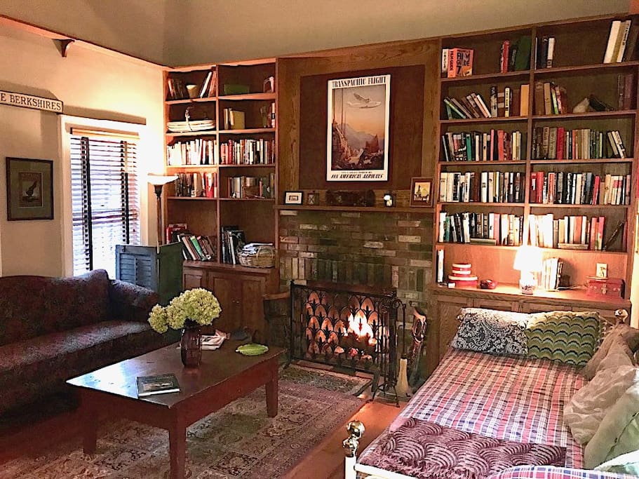 Guest Suite: Sitting Room/Bedroom