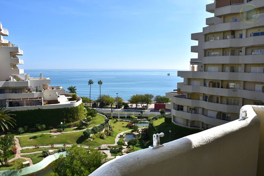 Sea and tropical garden views from terrace - Vistas al mar y jardín tropical desde la terraza