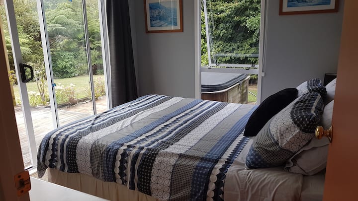 Წინა საძინებელი რანჩოს სლაიდერით გემბანზე