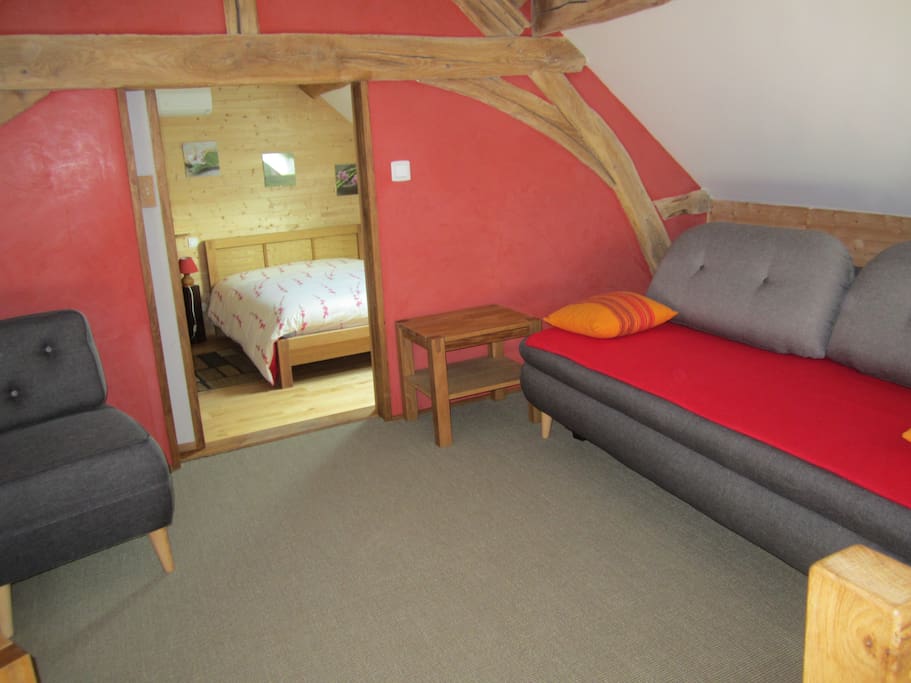Salon et chambre à l'étage