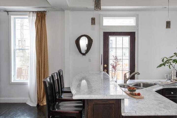 Clinton Hill House w/Pool, Spa, and Outdoor Oasis gallery image 4