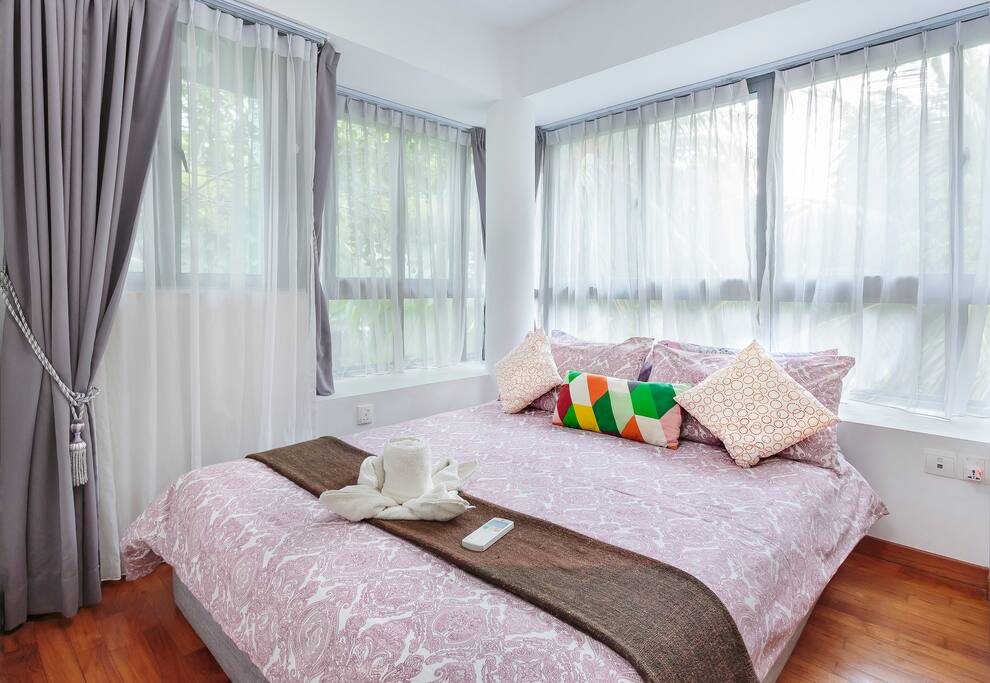 Master Bedroom
-Professional photograph snapped in September 2018. Actual apartment may appear slightly more compact to some viewers. All rights reserved.