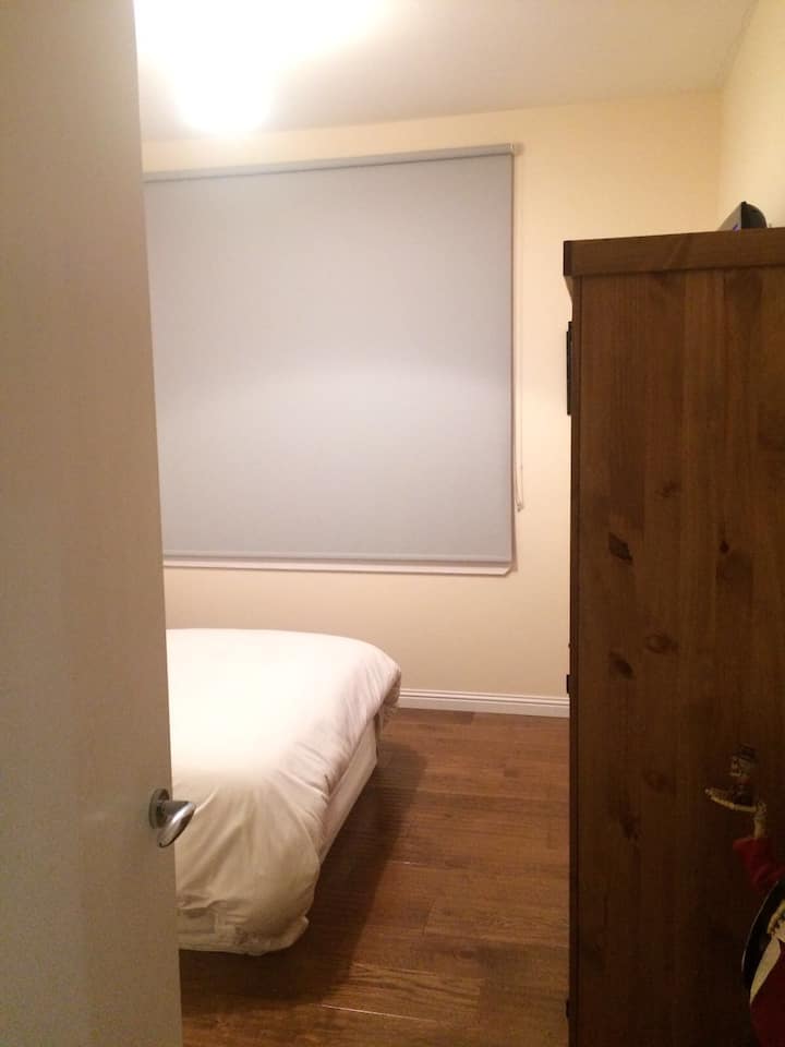 Glavna spavaća soba s bračnim krevetom