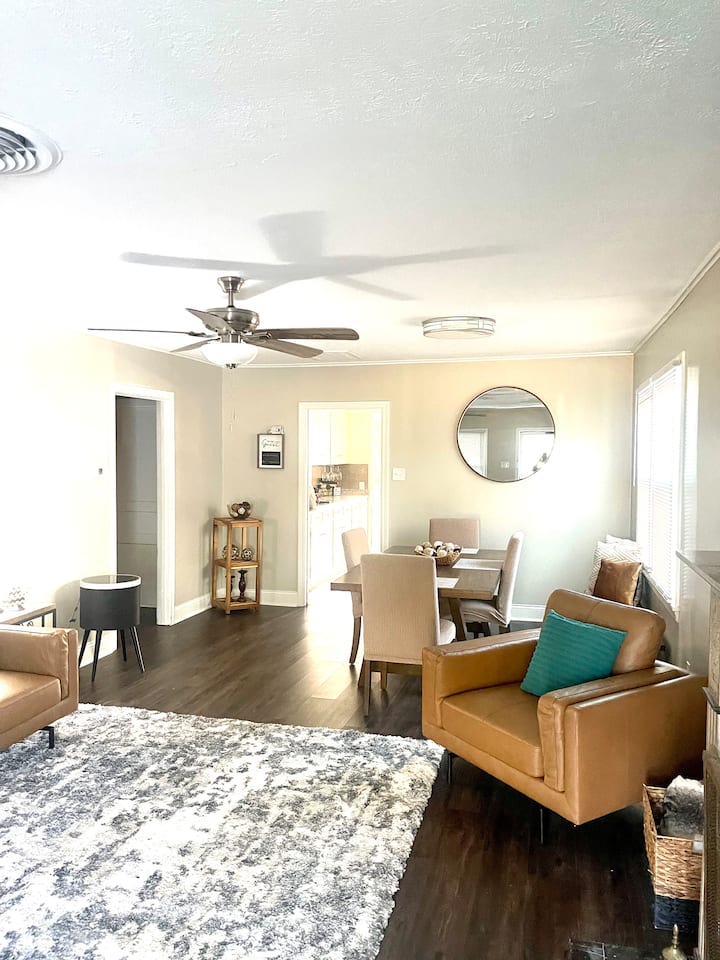 Charming Cottage - Lake Charles, LA