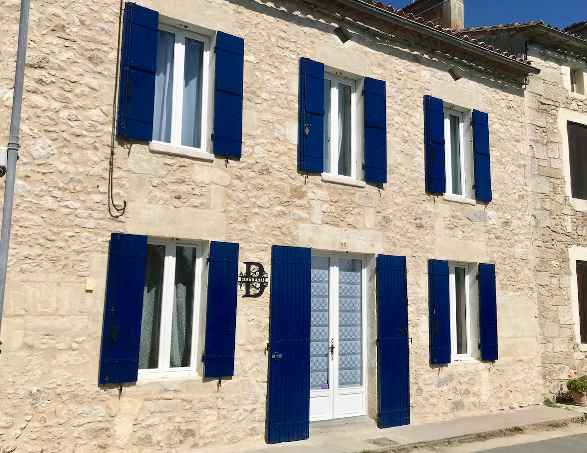 Saint-Antoine-de-Breuilh Vacation Rentals & Homes - Nouvelle-Aquitaine,  France | Airbnb