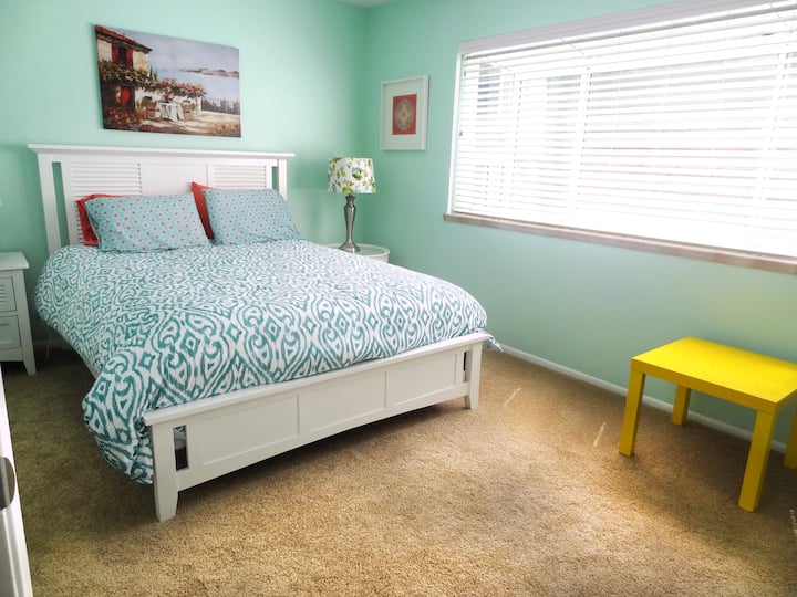 Chumba cha kulala cha Master (kitanda cha malkia)