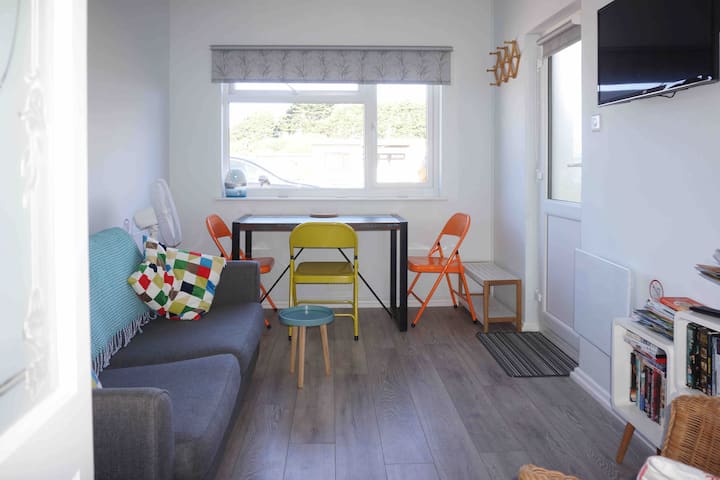 Chalet No. 12. Comfortable One Bed On Quiet Site. - Coverack