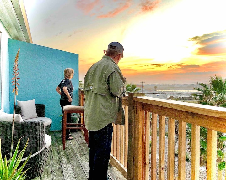 Pet friendly/walk to beach/king bed Condominiums for Rent in Corpus Christi, Texas, United