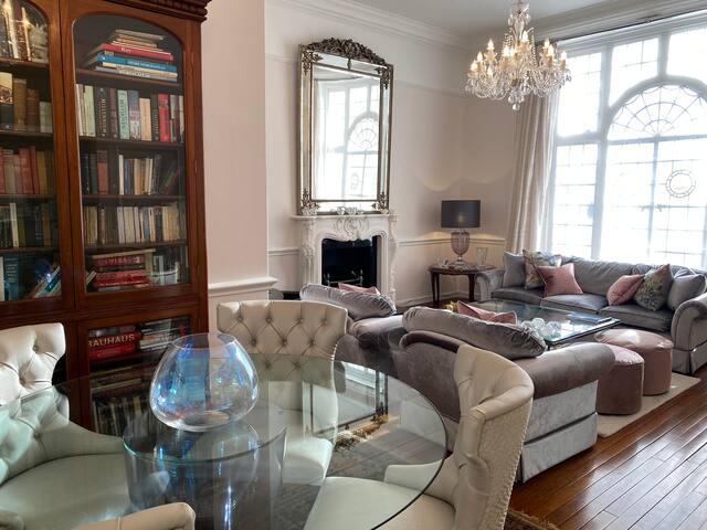 Private Entrance, Heathrow Express, Hyde Park gallery image 4