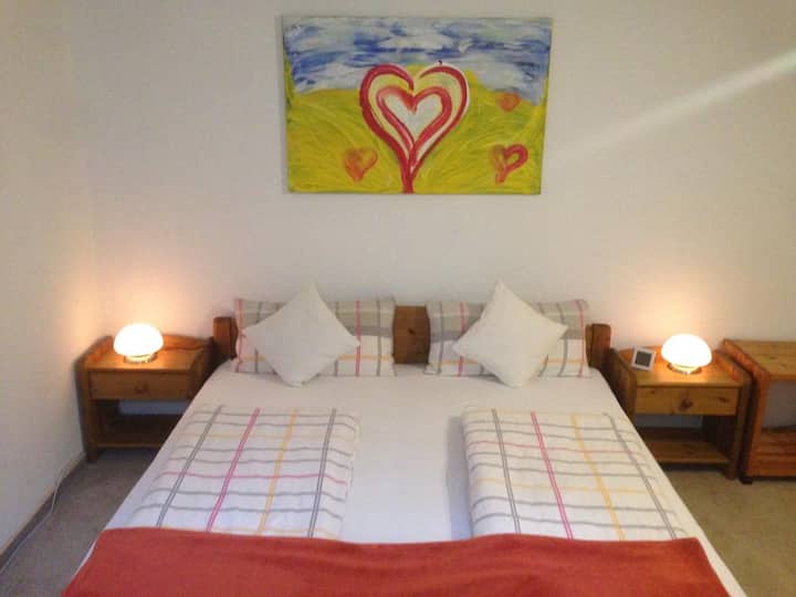 可应要求在另一间毗邻的房间，配备双人床