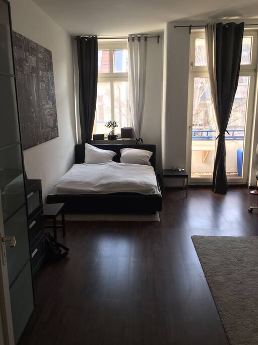 Großer Raum, 23qm mit TV, Wlan, Balkon
