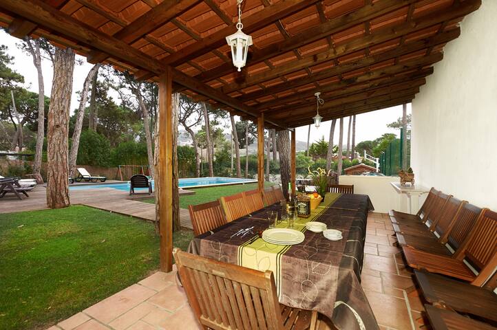 Yellow House-Relax for big families gallery image 5