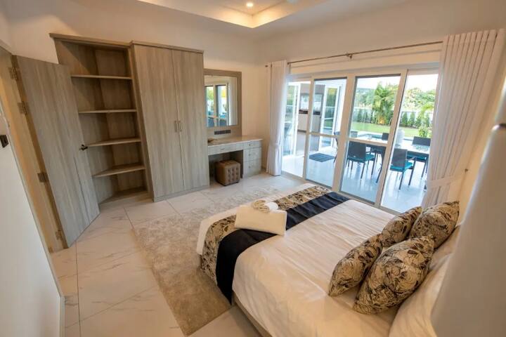 Second bedroom with direct access to the terrace