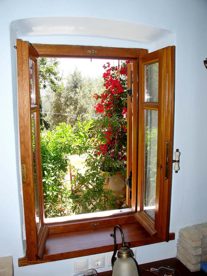 pogled na vrt iz spavaće sobe