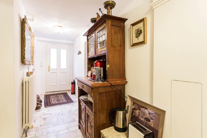 Villa 1902 room 1 - small& fine