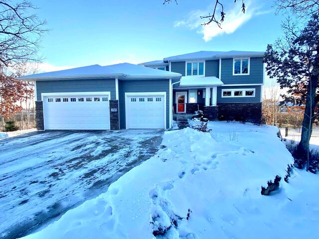 The Modern Sanctuary | 5 BR’s | 3mi TPC | 2mi NSC gallery image 2