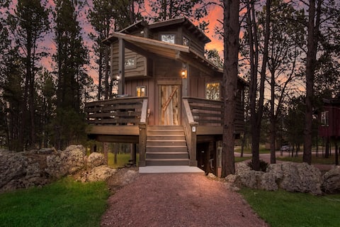 Black Hills Gold RushTreehouse with Mountain View