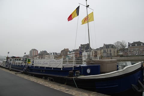 The Slow Waltz Houseboat/Boot/Barge