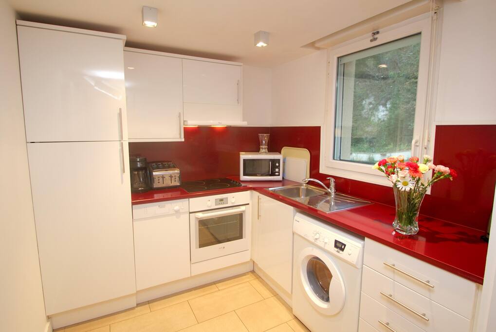 Le Manoir des Deux Amants Cabinet Kitchen