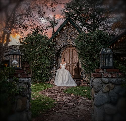 The Enchanted Manor-Private Oasis gallery image 2