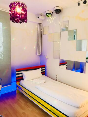 @friends - SpotlightCity