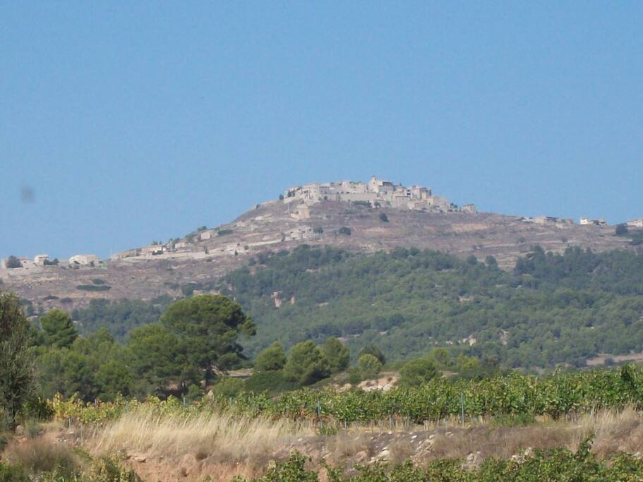 A 865m altitud, fresco con bisas en verano, y con grandes vistas