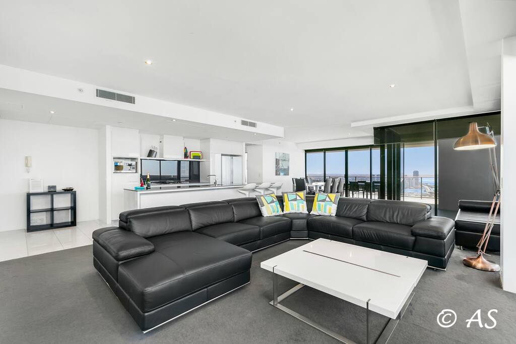Lounge Area with stunning views looking out!