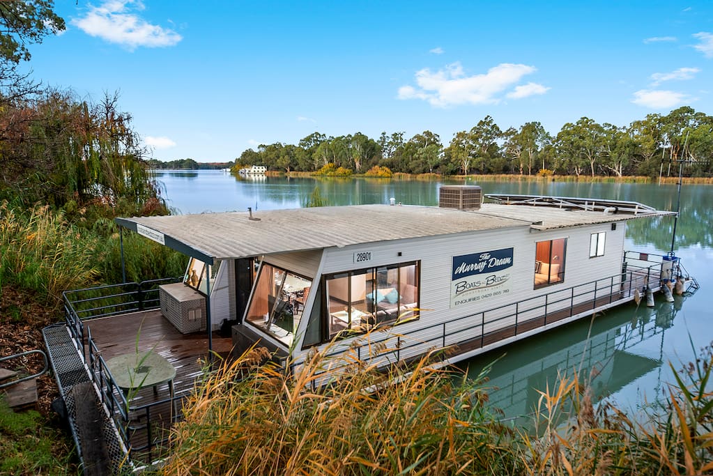 Boats and Bedzzz "Murray Dream" moored houseboat Houseboats for Rent in Renmark, South